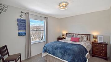 2 bedrooms, travel crib, free WiFi, bed sheets