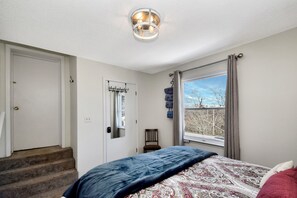 2 bedrooms, travel crib, free WiFi, bed sheets