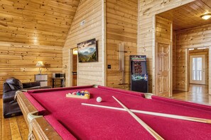 House (6 Bedrooms) | Interior