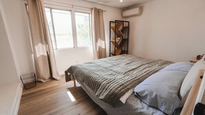 2 bedrooms, desk, free WiFi, bed sheets