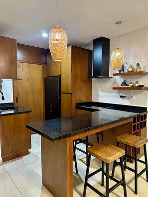 Micro-ondes, plaque de cuisson, lave-vaisselle
