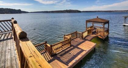 Tiki House, perfect large family getaway!