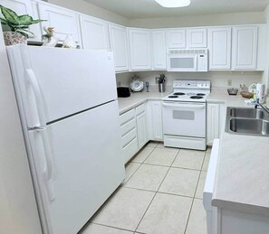 Wasserkocher mit Kaffee-/Teezubehör, Kochgeschirr/Geschirr/Besteck