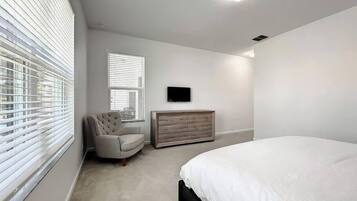 6 bedrooms, iron/ironing board, free WiFi, bed sheets