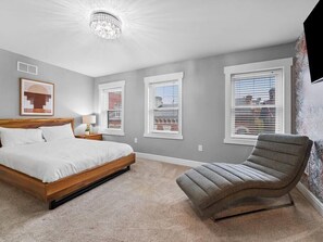 4 bedrooms, iron/ironing board, free WiFi, bed sheets - Stylish 4Bdr Loft Home, North Shore, City Skyline (Pittsburgh)
