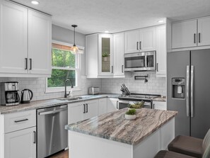 Fridge, microwave, oven, stovetop - Modern & Stylish 5 Bdr Home in Cranberry/Pittsburg (Cranberry Township)