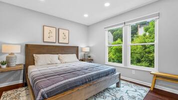 5 bedrooms, iron/ironing board, free WiFi, bed sheets