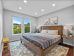 5 bedrooms, iron/ironing board, free WiFi, bed sheets