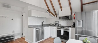 Shadyside/Pittsburgh, Modern & Stylish 1 Bedroom with Free Parking