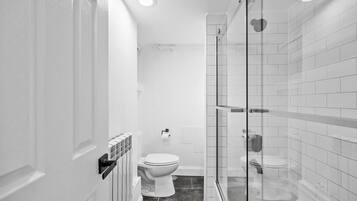 Secador de pelo, toallas