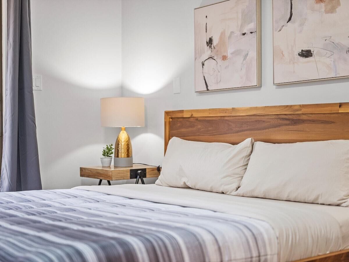 6 bedrooms, iron/ironing board, free WiFi, bed sheets