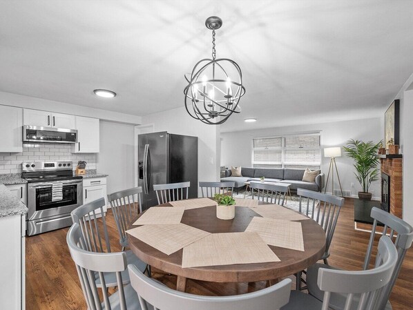 Interior - Stylish & Accessible 6Bd Home in Wexford/Pittsburg (Wexford)