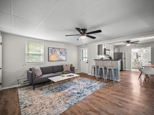 Bloomfield/Pittsburgh Bright & Spacious 2BD w/Prkg