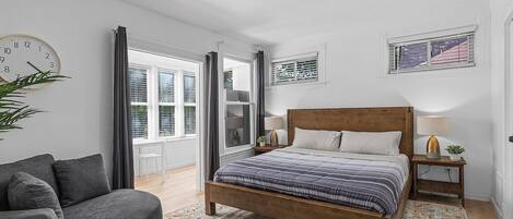 1 slaapkamer, een strijkplank/strijkijzer, gratis wifi, beddengoed