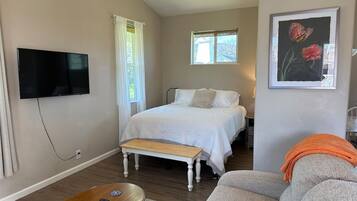 Strygejern/strygebræt, internetforbindelse, sengetøj