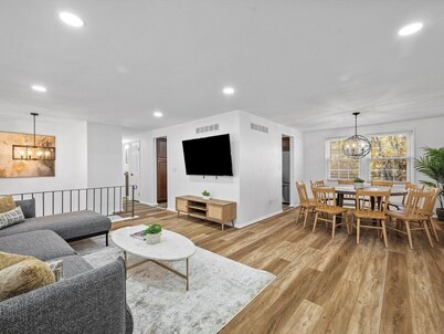 Modern and Accessible 5 Bedroom Home in Cranberry, Pittsburgh with a Game Room