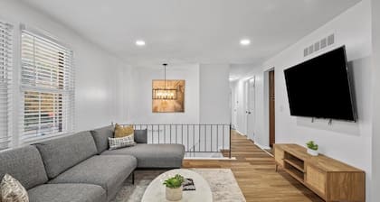 Modern and Accessible 5 Bedroom Home in Cranberry, Pittsburgh with a Game Room