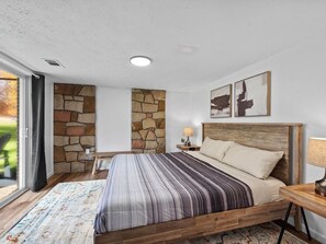 5 bedrooms, iron/ironing board, free WiFi, bed sheets - Modern and Accessible 5 Bedroom Home in Cranberry, Pittsburgh with a Game Room (Cranberry Township)