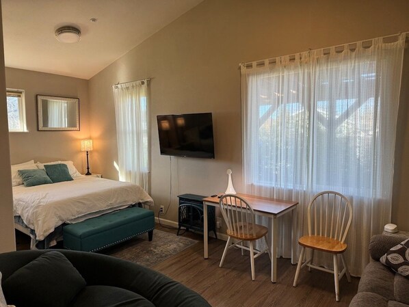 1 bedroom, iron/ironing board, internet, bed sheets
