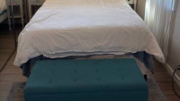 1 bedroom, iron/ironing board, internet, bed sheets