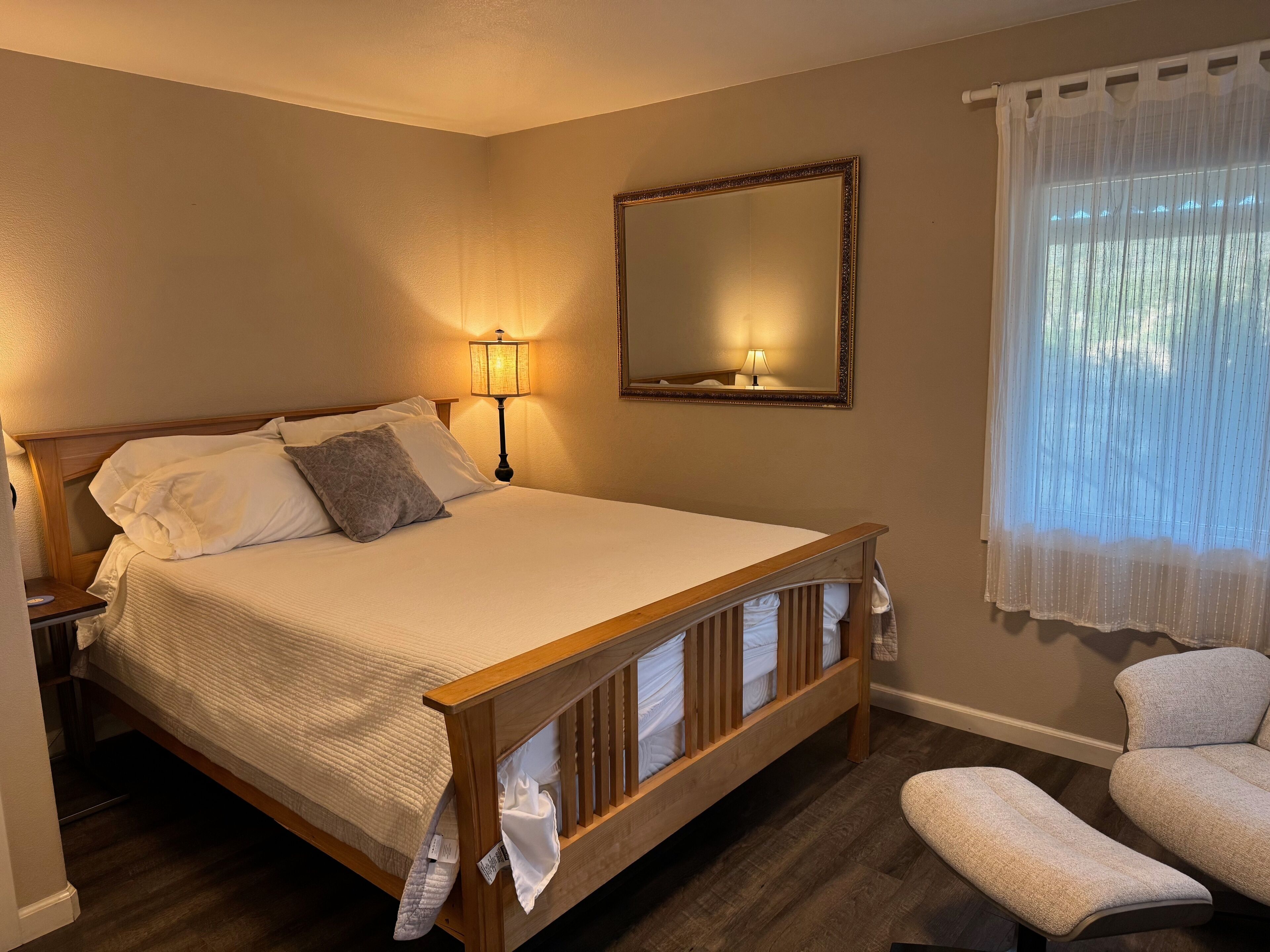 4 bedrooms, iron/ironing board, free WiFi, bed sheets