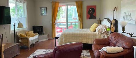 Planxa i posts de planxar, wifi i roba de llit