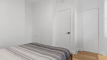 1 多间卧室、熨斗/熨衣板、免费 WiFi、床单