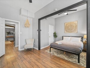 1 habitación, tabla de planchar con plancha, wifi gratis y ropa de cama 