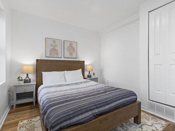 1 chambre, fer et planche à repasser, Wi-Fi gratuit, draps fournis