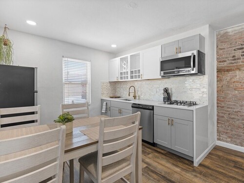 Lawrenceville/Central @5 Spacious Queit 3BD w/Prkg