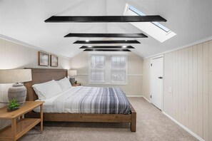 3 slaapkamers, een strijkplank/strijkijzer, gratis wifi, beddengoed