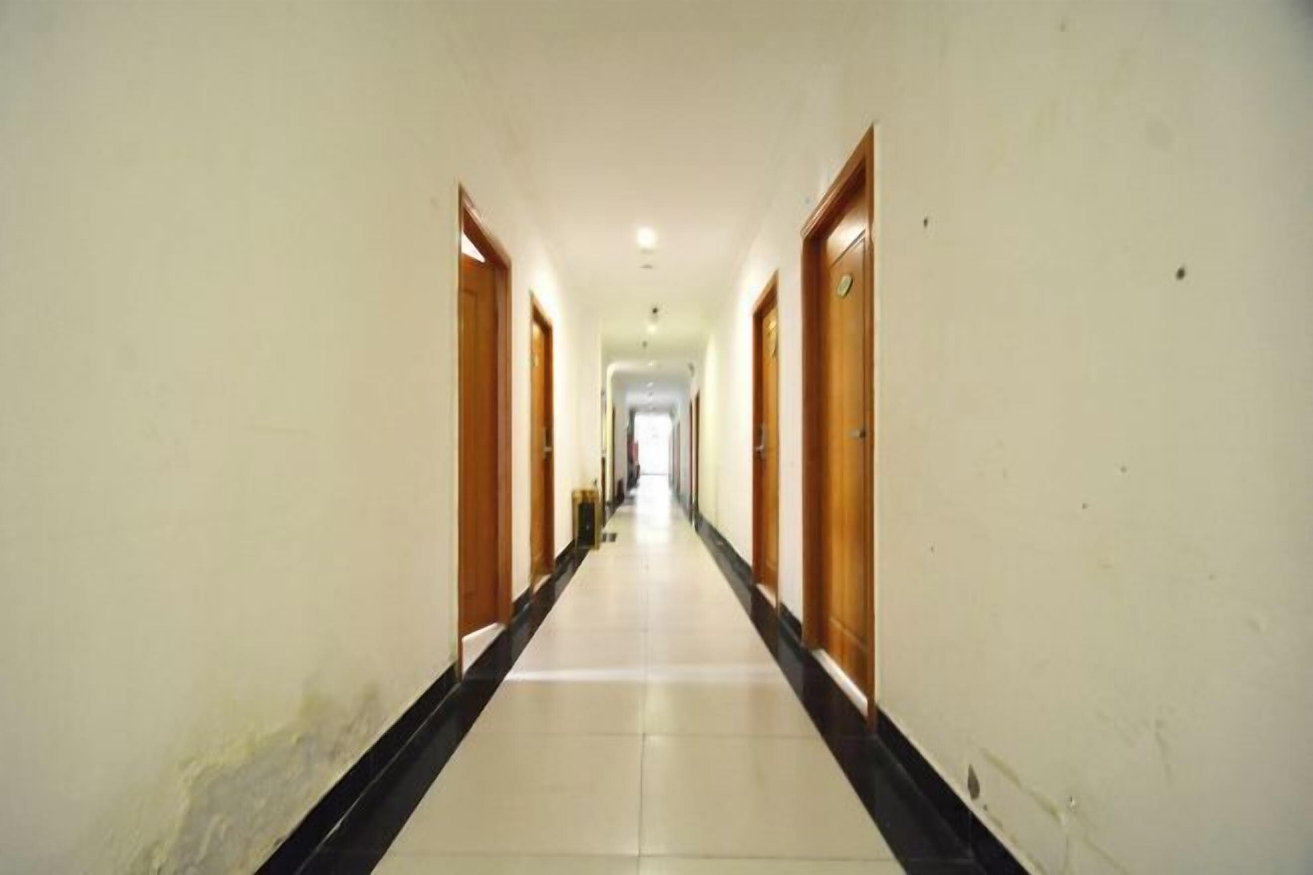 المنشأة من الداخل