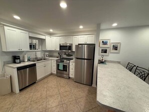 Wasserkocher mit Kaffee-/Teezubehör, Kochgeschirr/Geschirr/Besteck