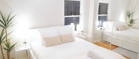 3 bedrooms, in-room safe, desk, iron/ironing board