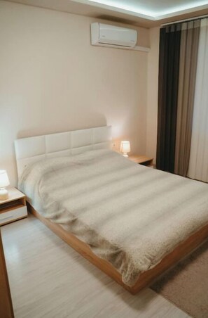 2 bedrooms, iron/ironing board, WiFi