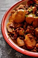 Desayuno con opciones de la cocina local incluido todos los días 