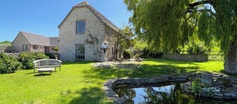 Great Barn: Serene 3 bedroom dog friendly getaway in stunning setting