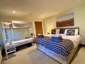3 bedrooms, WiFi, bed sheets
