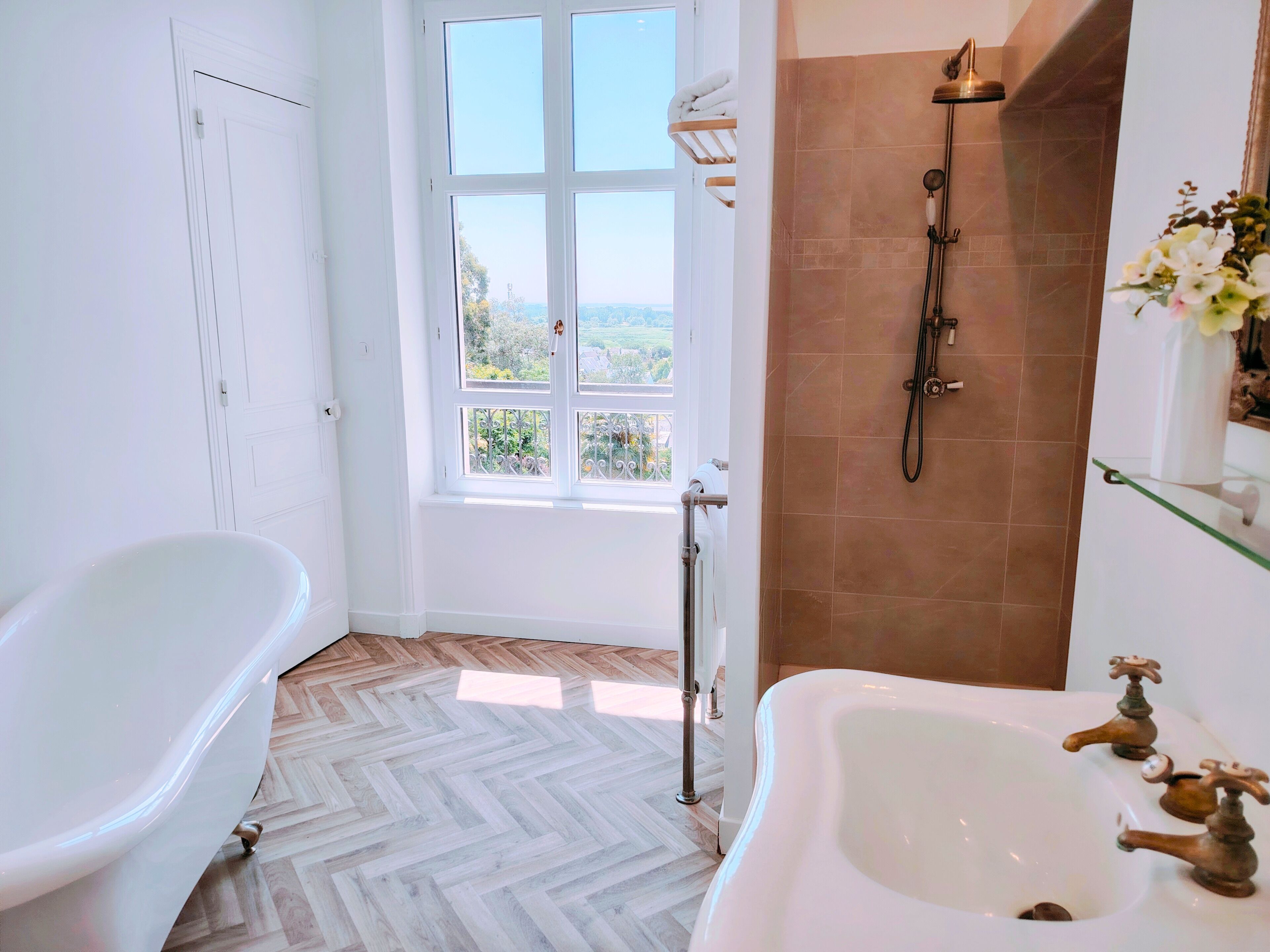 Superior Room, Sea View | Bathroom | Hair dryer, towels, soap, shampoo
