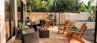 Cozy  one bedroom and loft  walking distance to the beach villa