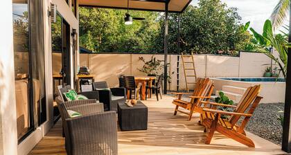 Cozy one bedroom and loft walking distance to the beach villa