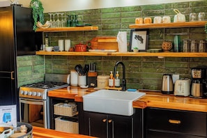 Fridge, microwave, oven, stovetop - Cozy  one bedroom and loft  walking distance to the beach villa (Uvita)
