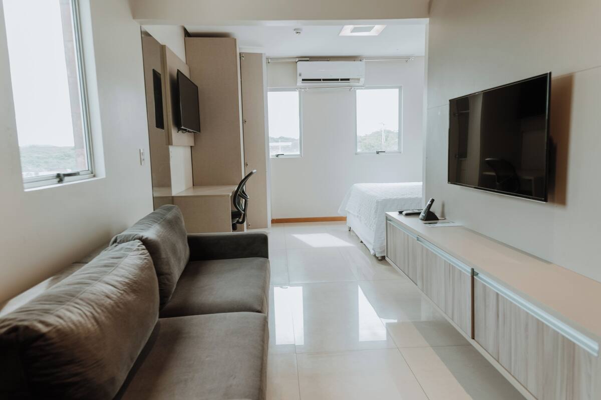 Apartamento, 1 quarto, cozinha americana | Roupas de cama antialérgicas, cofres nos quartos, escrivaninha