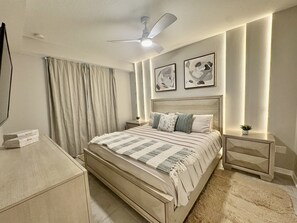 2 Schlafzimmer, Schreibtisch, Bügeleisen/Bügelbrett, Reisekinderbett