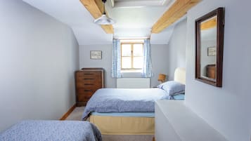4 bedrooms, iron/ironing board, free WiFi, bed sheets