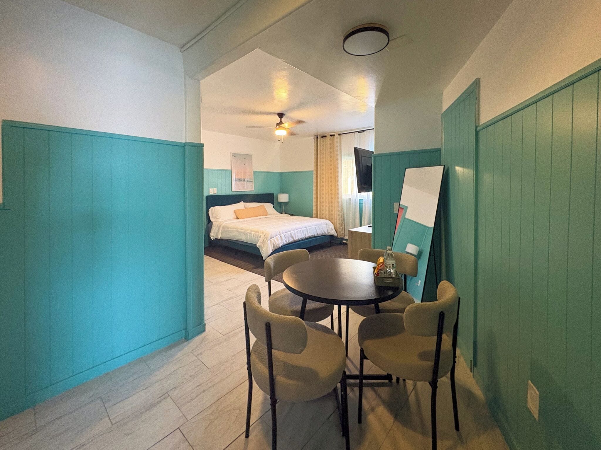 Signature Studio, 1 King Bed, Kitchenette