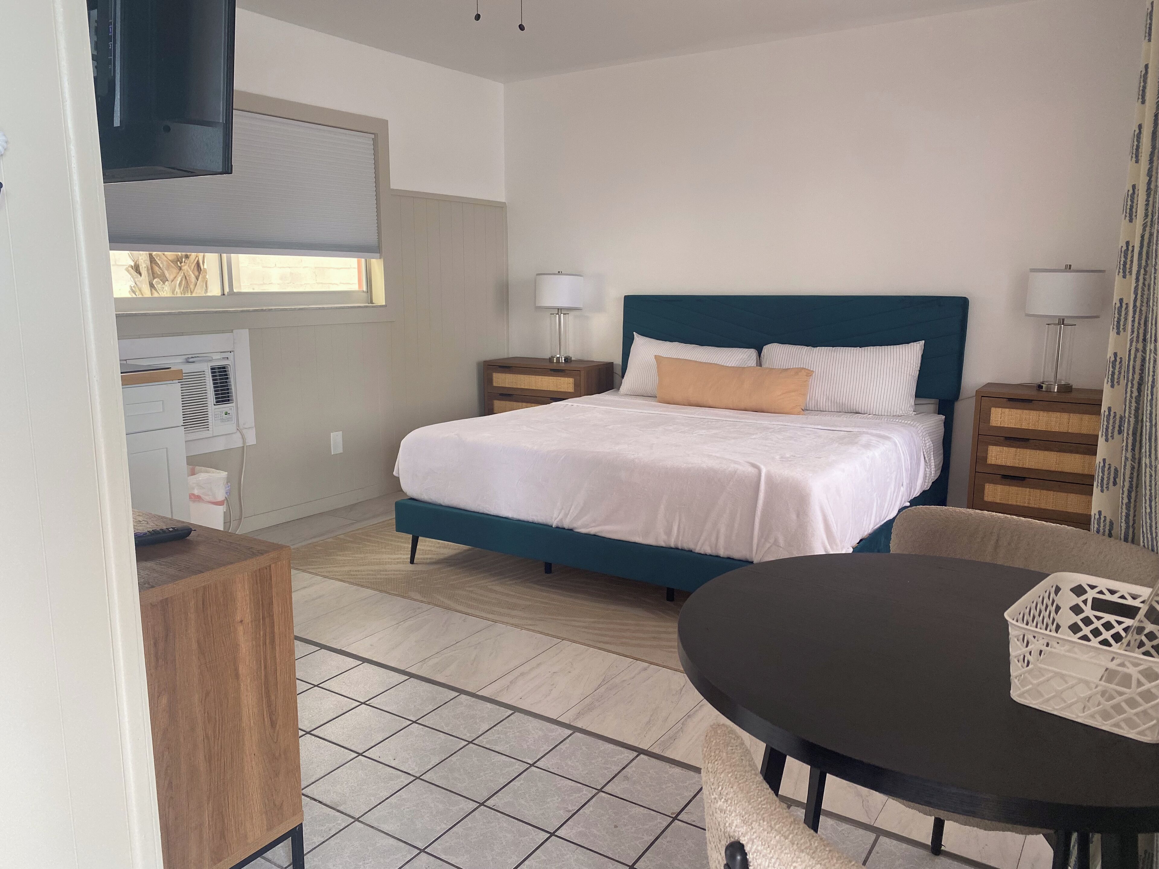 Studio, 1 très grand lit, coin cuisine, vue piscine | Wi-Fi gratuit, draps fournis