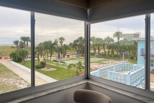 Standard Suite, Multiple Beds, Kitchen, Beach View | WiFi (free), bed sheets