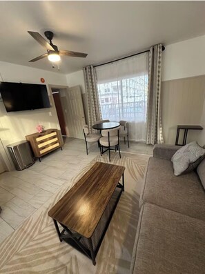 Suite, 1 King Bed with Sofa bed, Kitchenette, Pool View | Living area