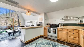 Geladeira, micro-ondas, fogão, cooktop